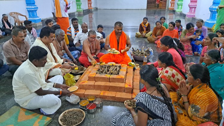 ನವದುರ್ಗೆಯರ ಆರಾಧನೆಯಿಂದ ಮನಸ್ಸಿಗೆ* *ಶಾಂತಿ, ನೆಮ್ಮದಿಯ*   *ಜೊತೆಗೆ ಸಮಾಜದಲ್ಲಿ ಸಮೃದ್ಧಿಯು ನೆಲೆಸಲಿದೆ* . *ಡಾ.ಮಾದೇಶ್ ಗುರೂಜಿ*.