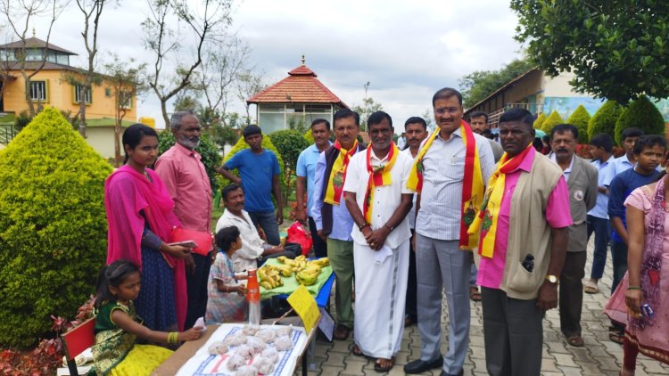 *ಹೇಮಗಿರಿ ಬಿಜಿಎಸ್ ಪಬ್ಲಿಕ್ ಶಾಲೆಯಲ್ಲಿ ನಡೆದ ಮಕ್ಕಳ ಸಂತೆಯಲ್ಲಿ ಭರ್ಜರಿ ವ್ಯಾಪಾರ ಮಾಡಿದ ಮಕ್ಕಳು. ಮಕ್ಕಳ ವ್ಯವಹಾರ ಜಾಣ್ಮೆಗೆ ತಲೆದೂಗಿದ ಪೋಷಕರು* ...