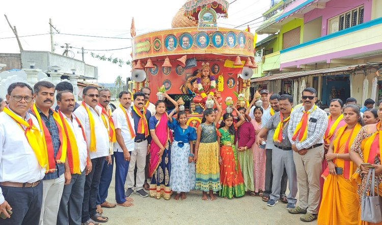 *ಮಂಡ್ಯ ಜಿಲ್ಲೆಯ ನಾಗಮಂಗಲದಿಂದ ಕೃಷ್ಣರಾಜಪೇಟೆ ತಾಲೂಕನ್ನು ಪ್ರವೇಶಿಸಿದ ಕನ್ನಡ ರಥಕ್ಕೆ ಭವ್ಯವಾಗಿ ಸ್ವಾಗತ ನೀಡಿದ ಕನ್ನಡ ಸಾಹಿತ್ಯ ಪರಿಷತ್ ಅಧ್ಯಕ್ಷ ಪೂರ್ಣಚಂದ್ರ ತೇಜಸ್ವಿ ಹಾಗೂ ತಾಲೂಕು ಆಡಳಿತ*.