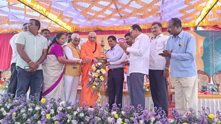*ಕೆ.ಆರ್.ಪೇಟೆ ಪಟ್ಟಣದಲ್ಲಿ ನ್ಯೂ ಅಪೂರ್ವ ಮಲ್ಟಿ ಸ್ಪೆಷಾಲಿಟಿ ಆಸ್ಪತ್ರೆ ಆರಂಭ. ಆಸ್ಪತ್ರೆ ಉದ್ಘಾಟಿಸಿ ಶುಭ ಕೋರಿದ ಸುತ್ತೂರು ಹಾಗೂ ವಿಶ್ವ ಒಕ್ಕಲಿಗರ ಮಹಾ ಸಂಸ್ಥಾನ ಮಠದ ಶ್ರೀಗಳು* .