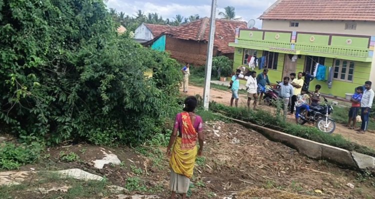 *ಮನೆ ಮುಂದೆ ರಸ್ತೆ ಬದಿಗಳಲ್ಲಿ ಊರ ಒಳಗಡೆ ತಿಪ್ಪೆಗಳ ರಾಶಿ ರಾಶಿ ಇದರಿಂದ ಹಲವು ರೋಗಕ್ಕೆ ತುತ್ತಾಗಿರುವ ಗ್ರಾಮಸ್ಥರು ಎರಡು ದಿನದೊಳಗಡೆ ತಿಪ್ಪೆ ತೆಗಿಸದಿದ್ದರೆ ಕಾನೂನು ಕ್ರಮ ಪಂಚಾಯಿತಿ ಅಭಿವೃದ್ಧಿ ಅಧಿಕಾರಿ ವಿಜಯ್ ಎಚ್ಚರಿಕೆ*